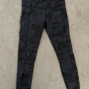 Fast and Free High-Rise Crop 23"